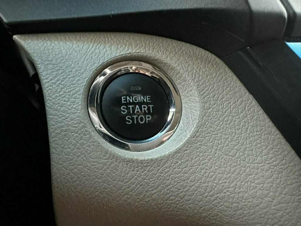2015 Toyota Sienna 5dr 8-Passenger Van XLE FWD - 23066813 - 32