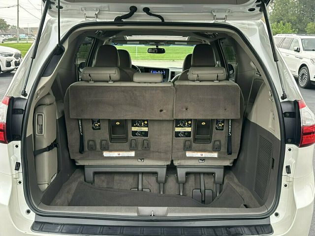 2015 Toyota Sienna 5dr 8-Passenger Van XLE FWD - 23066813 - 40
