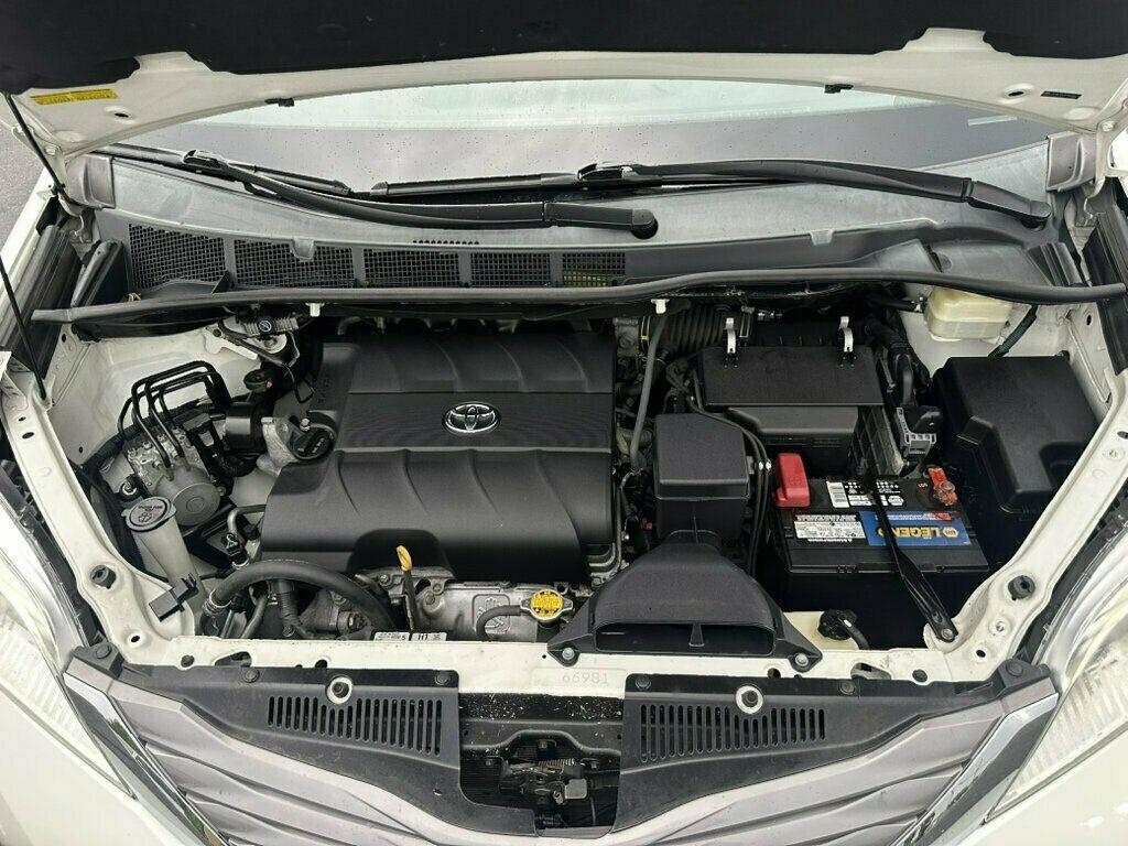 2015 Toyota Sienna 5dr 8-Passenger Van XLE FWD - 23066813 - 42