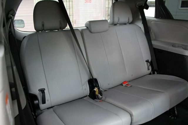 2015 Toyota Sienna AWD LIMITED PREMIUM W/ DVD PLAYER NAVIGATION, LEATHER, MOONROOF - 23012600 - 11