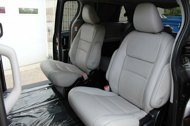 2015 Toyota Sienna AWD LIMITED PREMIUM W/ DVD PLAYER NAVIGATION, LEATHER, MOONROOF - 23012600 - 28