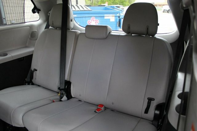 2015 Toyota Sienna AWD LIMITED PREMIUM W/ DVD PLAYER NAVIGATION, LEATHER, MOONROOF - 23012600 - 29