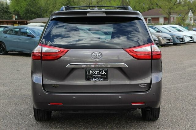 2015 Toyota Sienna Limited V6 AWD 7-Passenger's photo