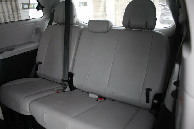 2015 Toyota Sienna AWD LIMITED PREMIUM W/ NAVIGATION, LEATHER, MOONROOF - 22965377 - 28