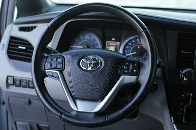 2015 Toyota Sienna AWD ONE OWNER XLE PREMIUM  - 22949919 - 30