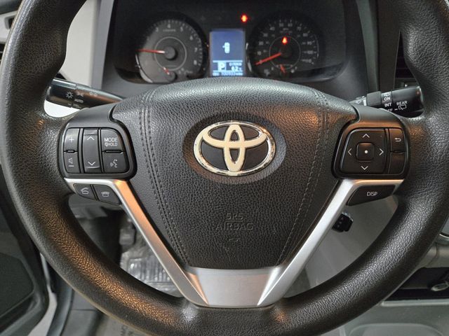 2015 Toyota Sienna LE - 22734458 - 16