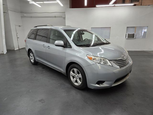 2015 Toyota Sienna LE - 22734458 - 3