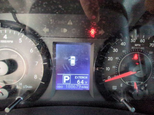 2015 Toyota Sienna LE - 22949502 - 15