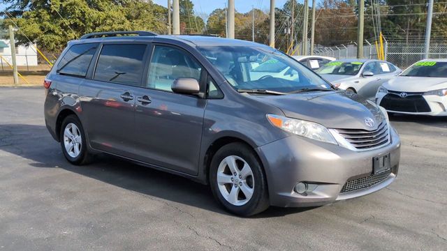 2015 Toyota Sienna LE - 22949502 - 1