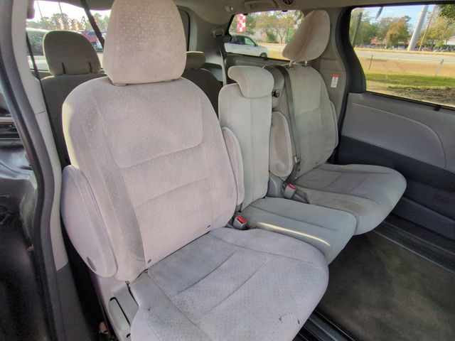 2015 Toyota Sienna LE - 22949502 - 20