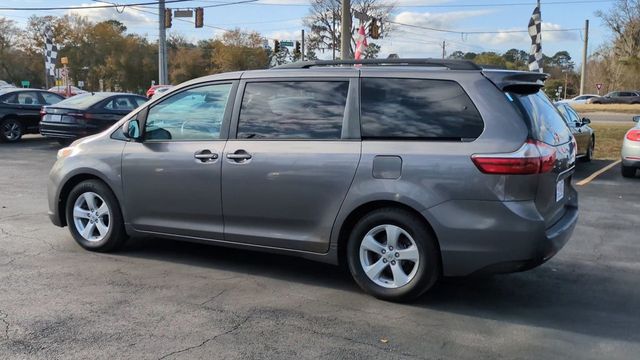 2015 Toyota Sienna LE - 22949502 - 5