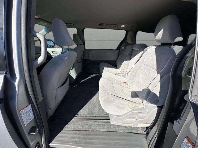 2015 Toyota Sienna LE 8 Passenger 4dr Mini Van - 22940954 - 21