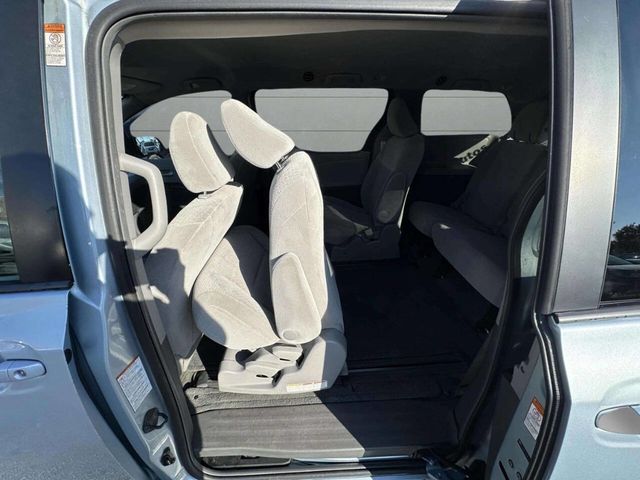 2015 Toyota Sienna LE 8 Passenger 4dr Mini Van - 22940957 - 23