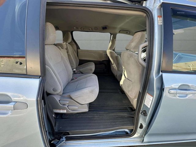 2015 Toyota Sienna LE 8 Passenger 4dr Mini Van - 22940957 - 26