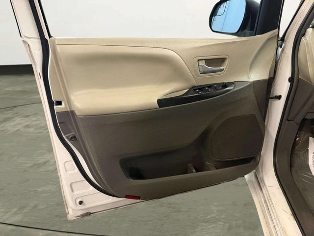 2015 Toyota Sienna LE 8 Passenger 4dr Mini Van - 22988608 - 11