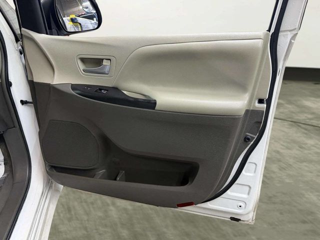 2015 Toyota Sienna LE 8 Passenger 4dr Mini Van - 22988608 - 26