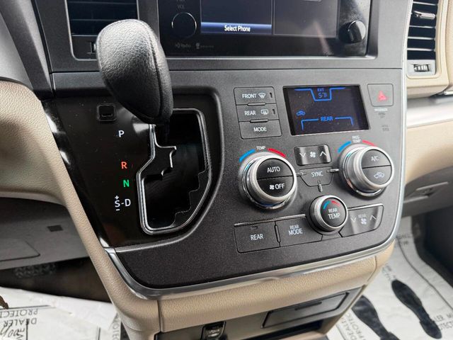 2015 Toyota Sienna LE 8 Passenger 4dr Mini Van - 22988608 - 40