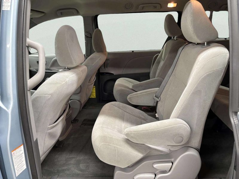 2015 Toyota Sienna LE 8 Passenger 4dr Mini Van - 23052883 - 14