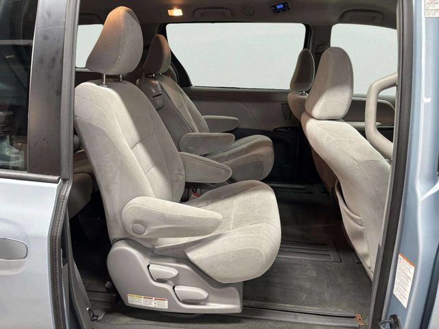 2015 Toyota Sienna LE 8 Passenger 4dr Mini Van - 23052883 - 17
