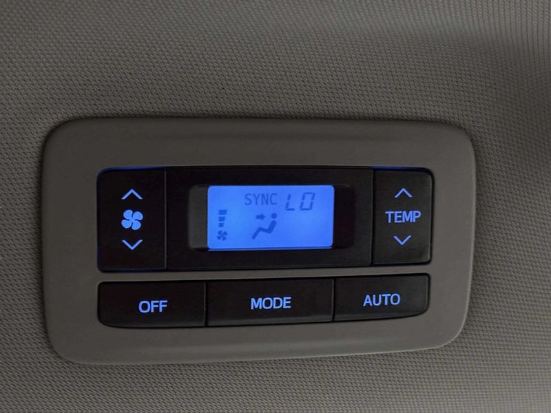 2015 Toyota Sienna LE 8 Passenger 4dr Mini Van - 23052883 - 21