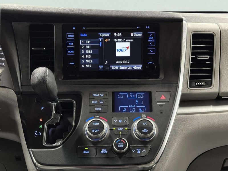 2015 Toyota Sienna LE 8 Passenger 4dr Mini Van - 23052883 - 24