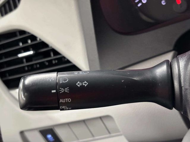 2015 Toyota Sienna LE 8 Passenger 4dr Mini Van - 23052883 - 32