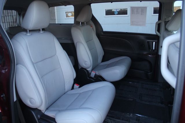 2015 Toyota Sienna ONE OWNER AWD LIMITED PREMIUM W/ NAVIGATION,  REAR DUAL VIEW DVD - 22971843 - 11