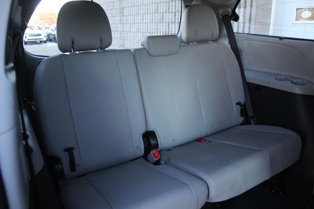 2015 Toyota Sienna ONE OWNER AWD LIMITED PREMIUM W/ NAVIGATION,  REAR DUAL VIEW DVD - 22971843 - 12