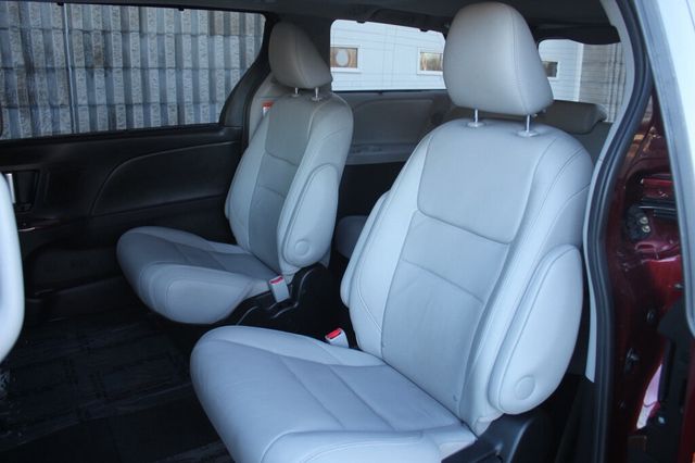 2015 Toyota Sienna ONE OWNER AWD LIMITED PREMIUM W/ NAVIGATION,  REAR DUAL VIEW DVD - 22971843 - 28