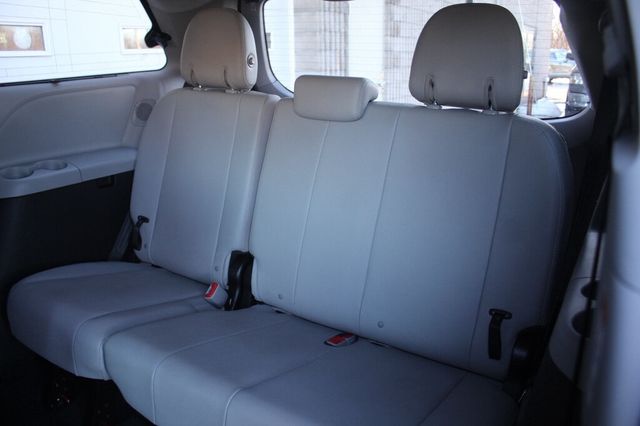 2015 Toyota Sienna ONE OWNER AWD LIMITED PREMIUM W/ NAVIGATION,  REAR DUAL VIEW DVD - 22971843 - 29