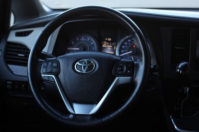 2015 Toyota Sienna ONE OWNER AWD LIMITED PREMIUM W/ NAVIGATION,  REAR DUAL VIEW DVD - 22971843 - 30