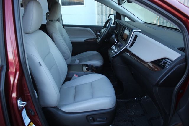 2015 Toyota Sienna ONE OWNER AWD LIMITED PREMIUM W/ NAVIGATION,  REAR DUAL VIEW DVD - 22971843 - 6