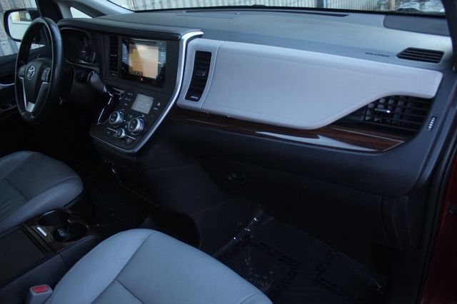 2015 Toyota Sienna ONE OWNER AWD LIMITED PREMIUM W/ NAVIGATION,  REAR DUAL VIEW DVD - 22971843 - 8