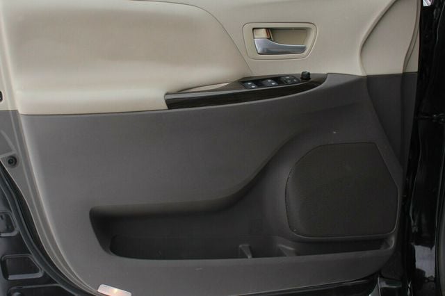 2015 Toyota Sienna ONE OWNER AWD XLE W/ NAVIGATION PKG - 22950406 - 21