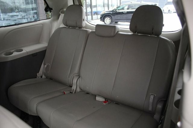 2015 Toyota Sienna ONE OWNER AWD XLE W/ NAVIGATION PKG - 22950406 - 29