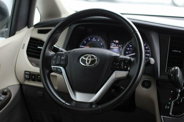 2015 Toyota Sienna ONE OWNER AWD XLE W/ NAVIGATION PKG - 22950406 - 30