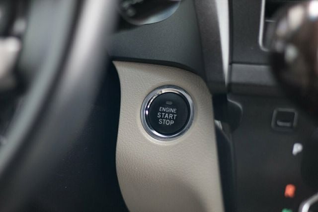 2015 Toyota Sienna ONE OWNER AWD XLE W/ NAVIGATION PKG - 22950406 - 31