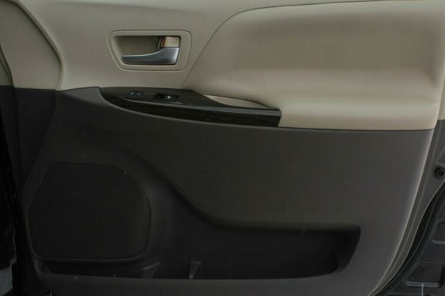 2015 Toyota Sienna ONE OWNER AWD XLE W/ NAVIGATION PKG - 22950406 - 5