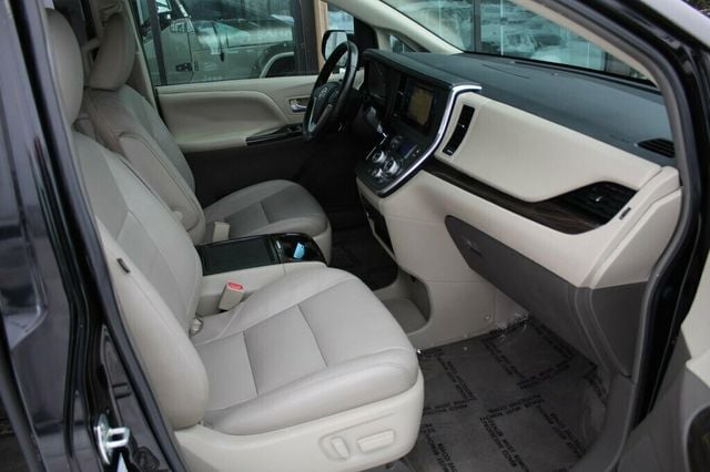 2015 Toyota Sienna ONE OWNER AWD XLE W/ NAVIGATION PKG - 22950406 - 7