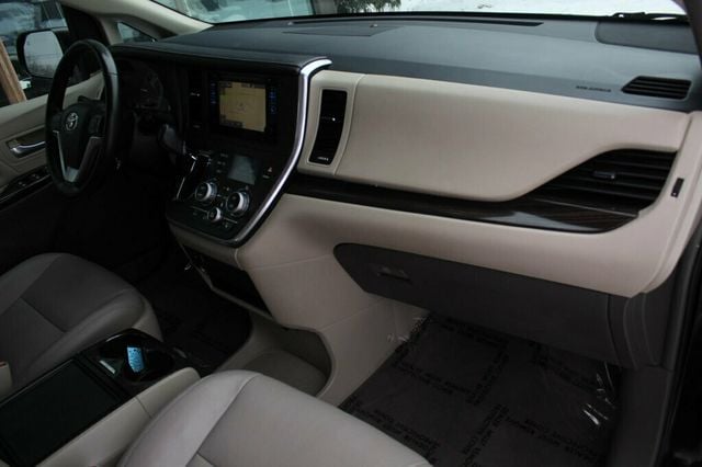 2015 Toyota Sienna ONE OWNER AWD XLE W/ NAVIGATION PKG - 22950406 - 8