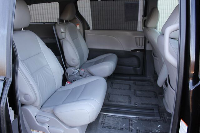 2015 Toyota Sienna ONE OWNER  XLE PREMIUM W/ NAVIGATION, REAR DVD,LEATHER, MOONROOF - 23060886 - 10