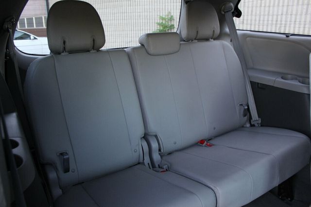 2015 Toyota Sienna ONE OWNER  XLE PREMIUM W/ NAVIGATION, REAR DVD,LEATHER, MOONROOF - 23060886 - 12