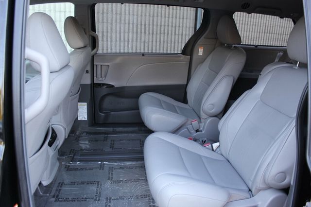2015 Toyota Sienna ONE OWNER  XLE PREMIUM W/ NAVIGATION, REAR DVD,LEATHER, MOONROOF - 23060886 - 27