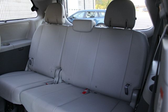 2015 Toyota Sienna ONE OWNER  XLE PREMIUM W/ NAVIGATION, REAR DVD,LEATHER, MOONROOF - 23060886 - 29