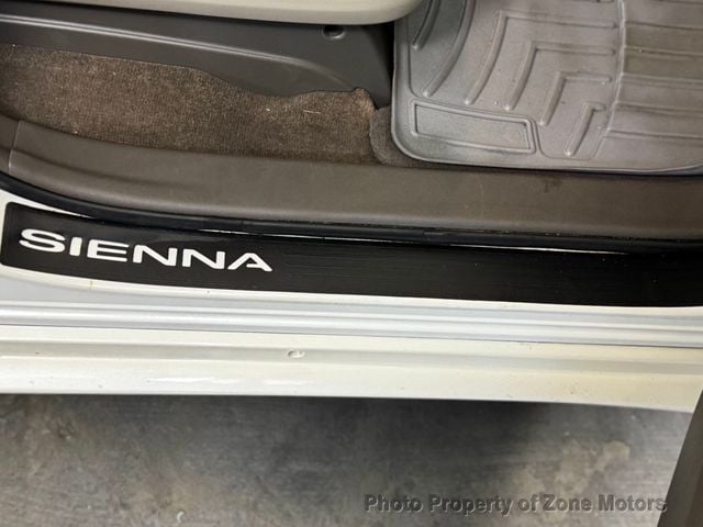 2015 Toyota Sienna XLE - 23033951 - 14
