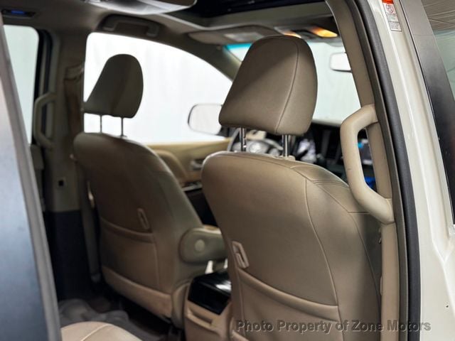 2015 Toyota Sienna XLE - 23033951 - 15
