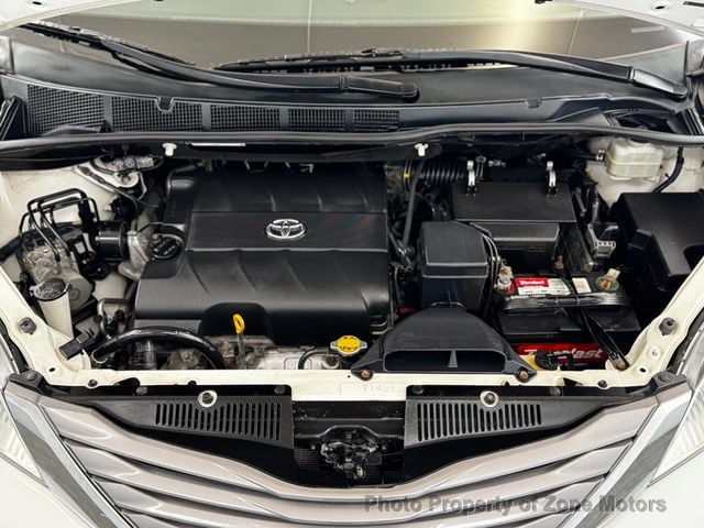 2015 Toyota Sienna XLE - 23033951 - 28