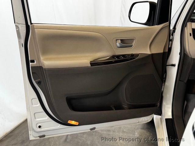 2015 Toyota Sienna XLE - 23033951 - 6