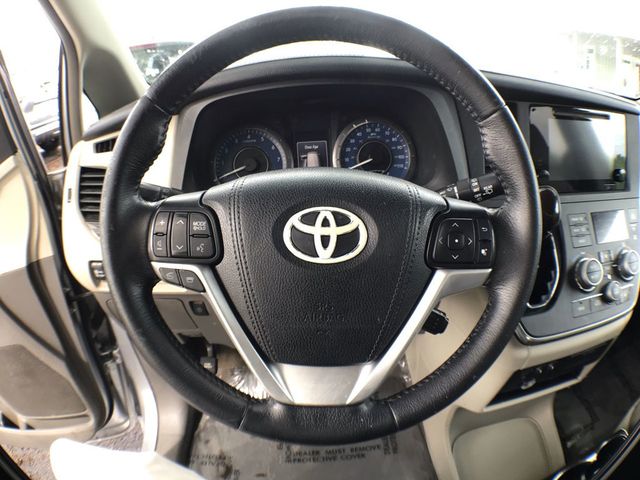 2015 Toyota Sienna XLE - 22373189 - 14