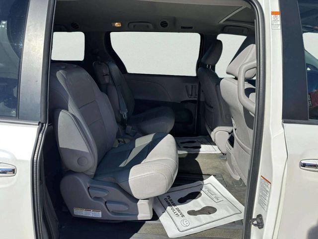 2015 Toyota Sienna XLE 7 Passenger Auto Access Seat 4dr Mini Van - 22997390 - 17